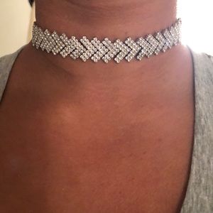 Stunning choker